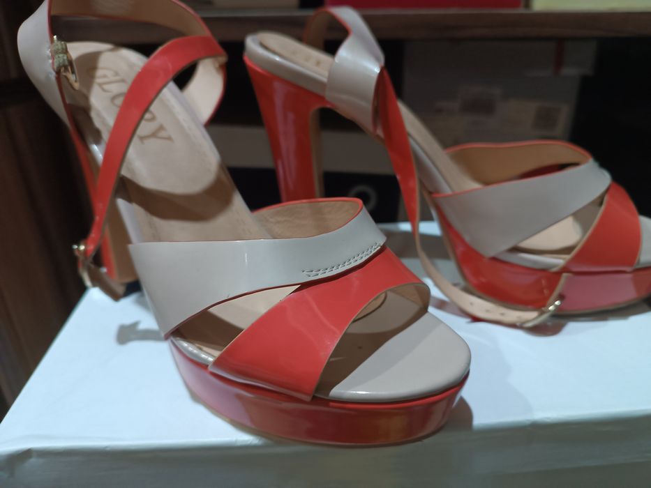 Продам босоножки б/у