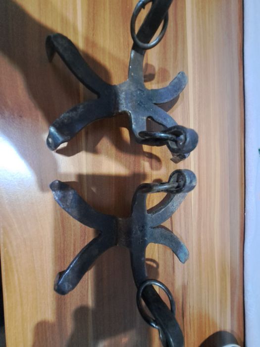 Colțari/ pinteni alpinist.