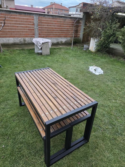 Комплект за градина от метал и дърво - маса с две пейки