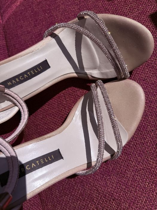 Сандали  златни с камъни