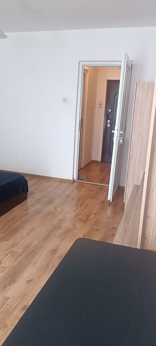 Închiriez garsoniera