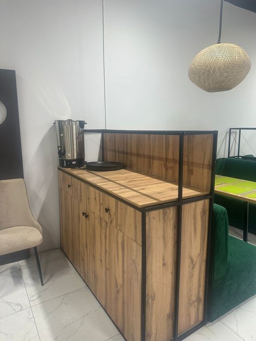 Продам большой шкаф официанта