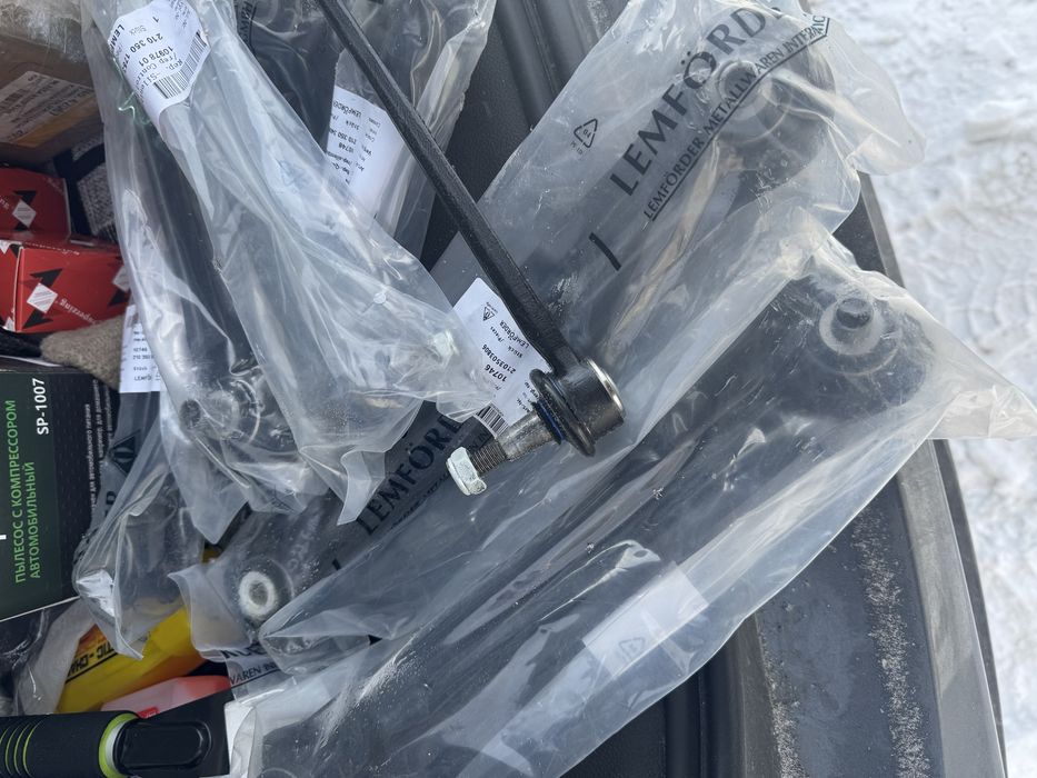 Продам запчасти на мерседес 210