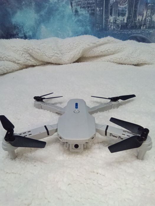 Продам квадрокоптер E88 PRO