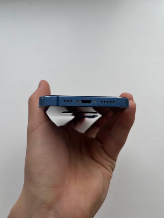 Продам Iphone 13