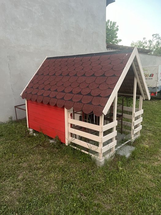 Căsuță de curte de lemn