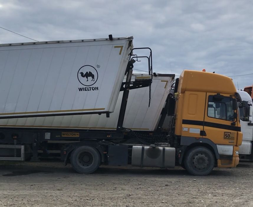 Vand ansamblu cap tractor si semiremorca