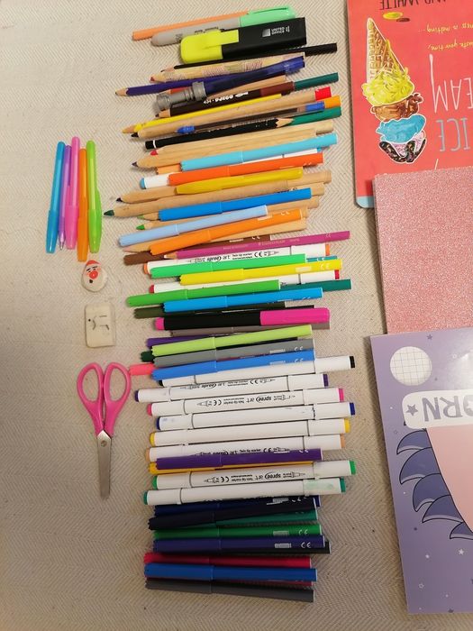 Флумастери и моливи, канцеларски материализа 10 лв.