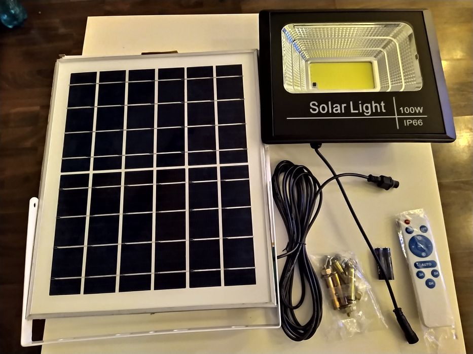 Proiector Stradal 100W Cu Led Cob, Panou Solar, Telecomanda, IP67