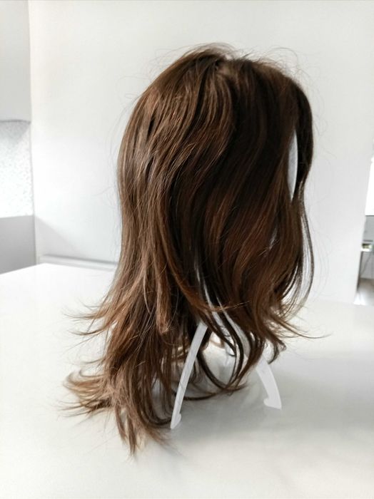 Peruca din par natural culoare saten  , fir lung marca Gisela Maier ,