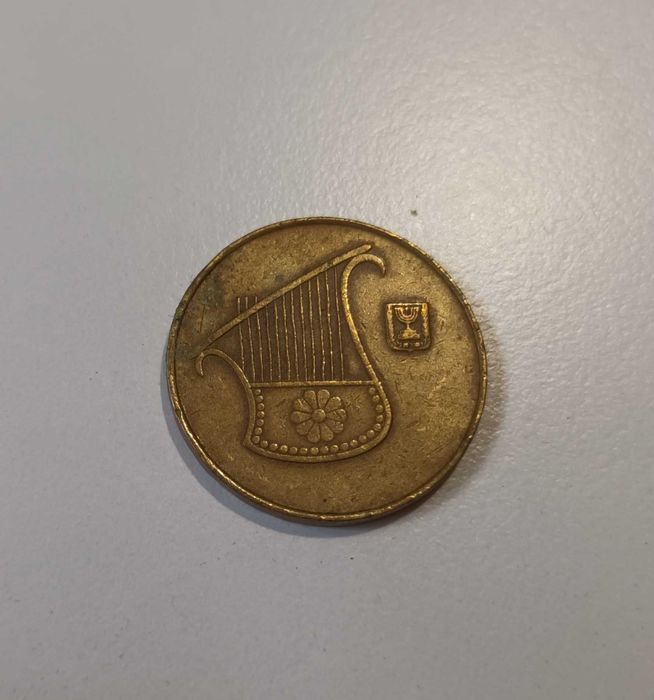 Монети и юбилейна значка!