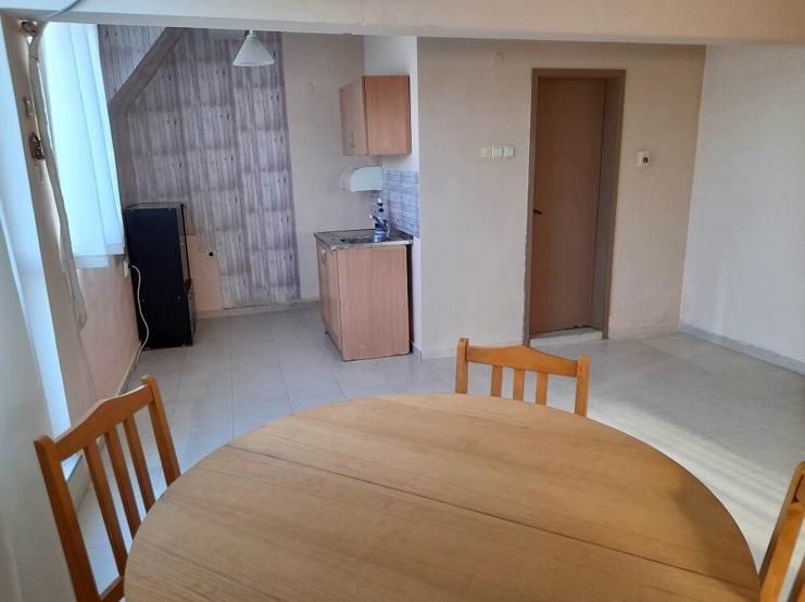 Дава се под наем Двустаен апартамент в Пловдив, Кючук Париж - 56 кв.м за 290 € - Снимка #2