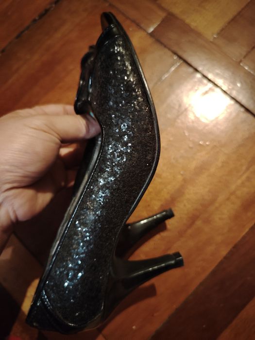 Продам 2 туфли дешево