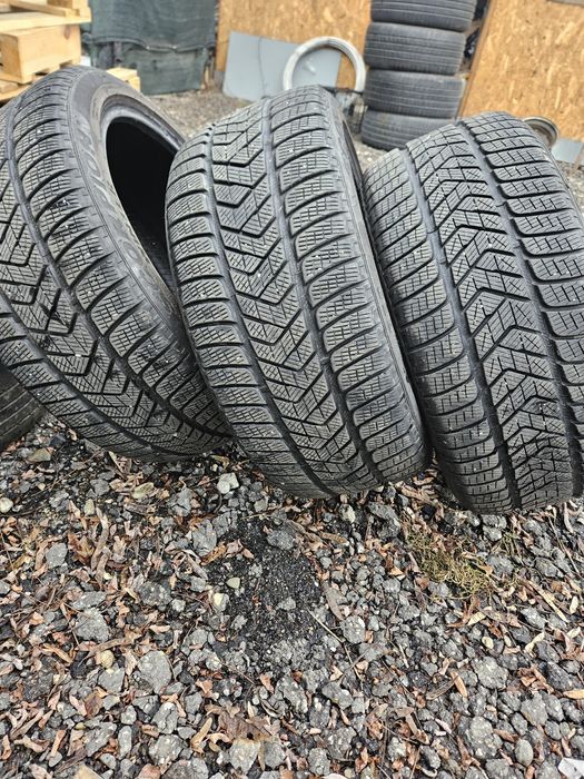 890 lei bucata pirelli scorpion 255x40x19 trei bucăți 255/40R19 cauciu