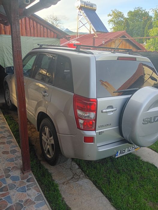 Vând Suzuki grand Vitara 1.9 ddis