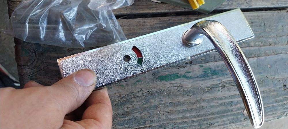 Дръжки и брава комплект