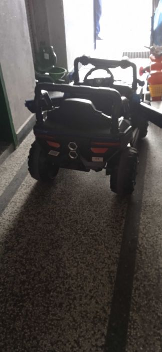 Акумулаторен детски джип