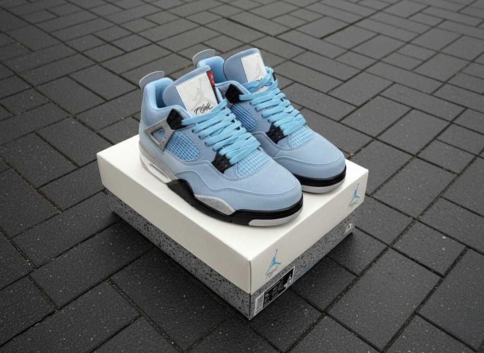 Jordan 4 RETRO University Blue - Full Box