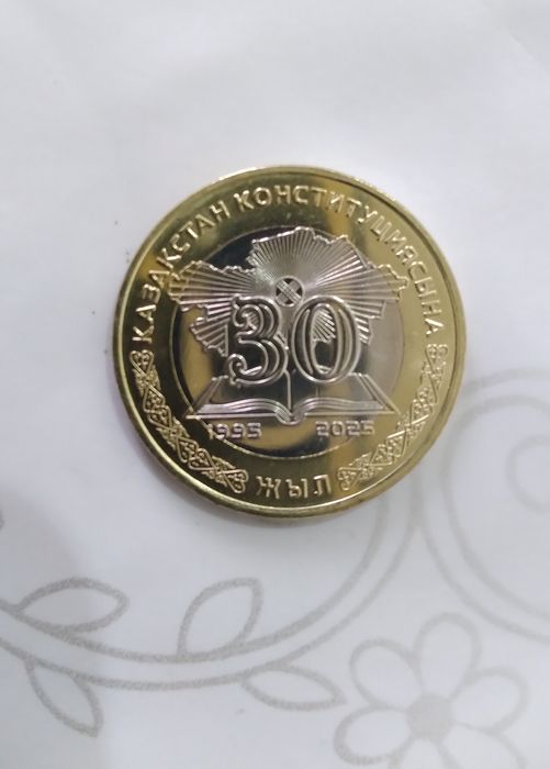 Продам Монеты 200 и 100 тг