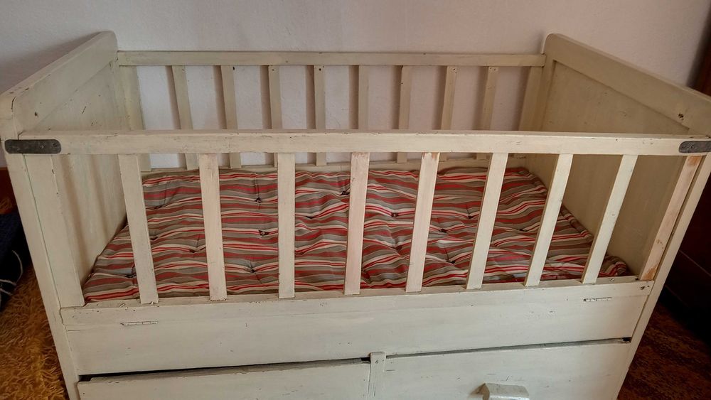 Продавам креватче-кошара с дюшек