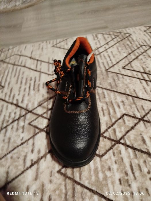 Работни обувки чисто нови 41 номер