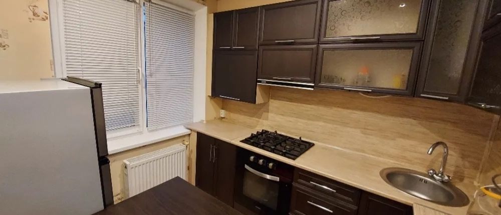 Сарыарка 11-Кенесары,  часики в центре