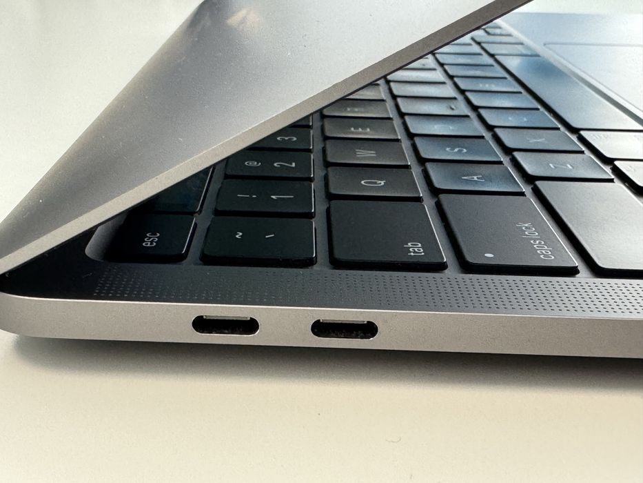 Macbook Pro 13" 2020 i5 16GB 512SSD