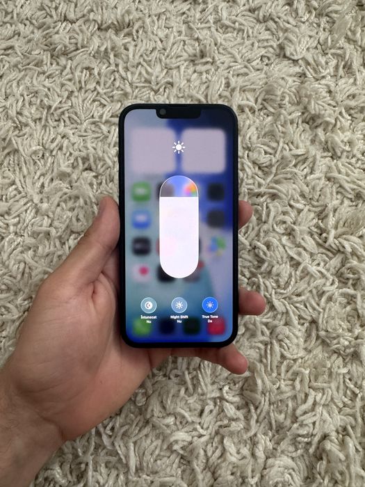 Vand iphone 13 cu 128gb si 88%