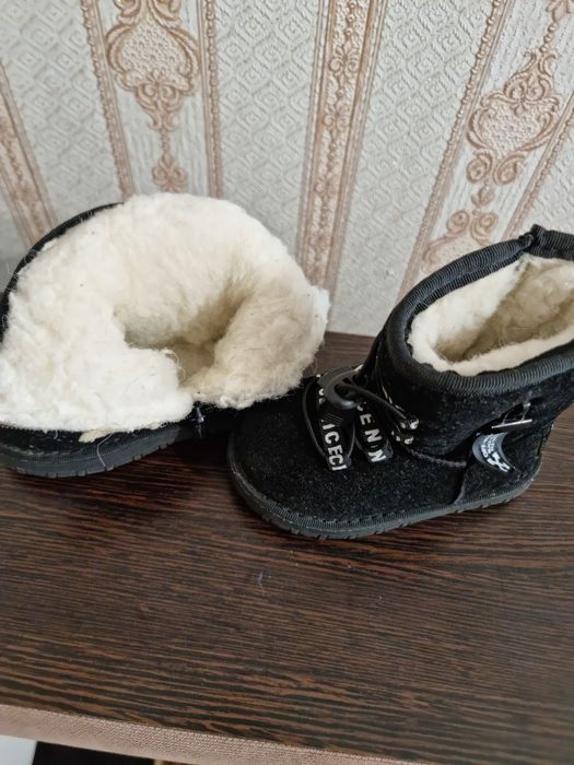 Продам детские угги