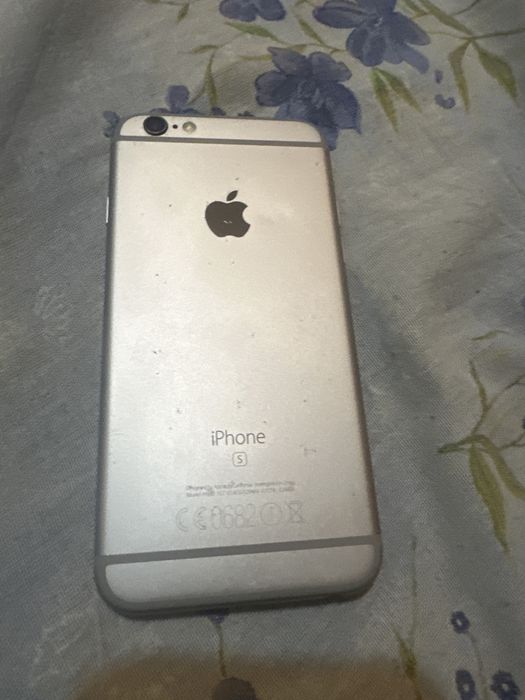 Vand iphone 6s pentru piese