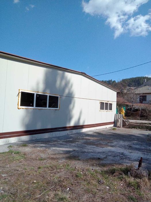 Дава под наем хале / цех в град Трън