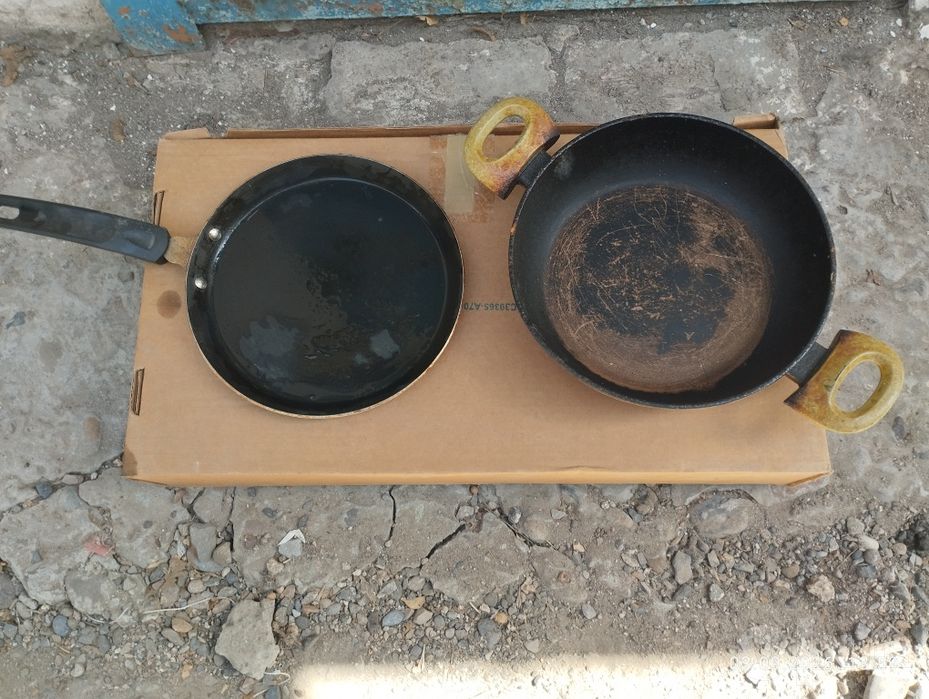 большой сковородка и блинница.сковородка 75тысячь.блинница 40тысячь