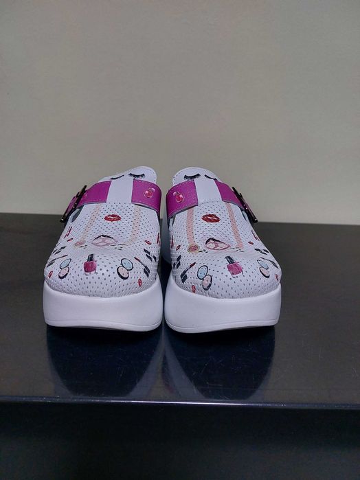 Продавам медицинско сабо!