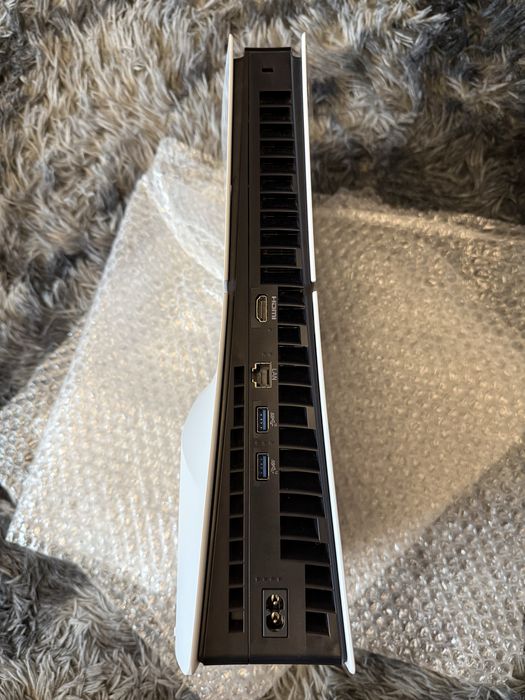 PS5 Slim cu Disc (1TB) - Ca Nouă, Puțin Folosită + Controler