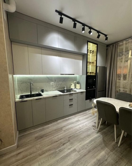 Продаётся 4-комнатная квартира, 98 м² — ул. Шахтёров