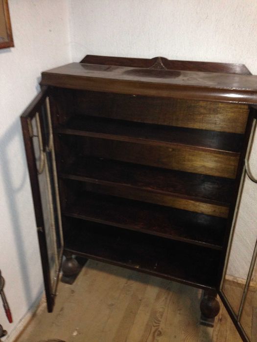 много стара английска витрина