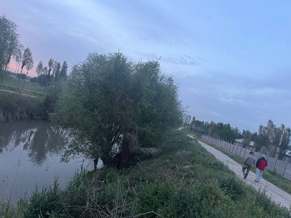 Срочни. Янгийулда ер участкаси сотилади.