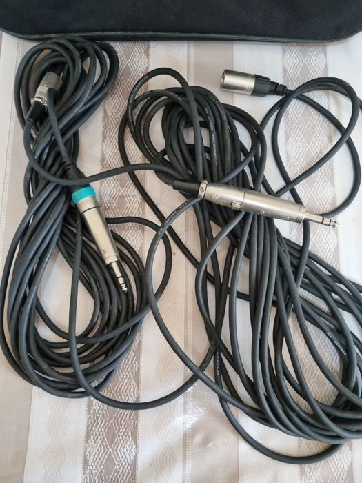 Vând Mixer Behringer 1202fx ca nou plus accesorii