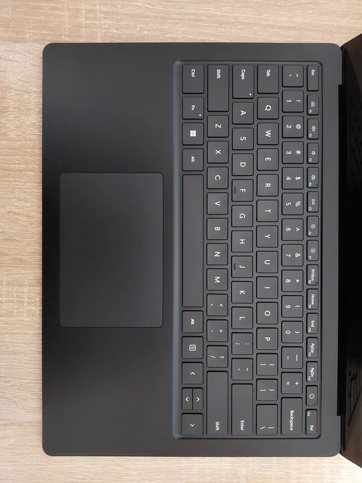 Microsoft surface laptop 5  16/512 ideal