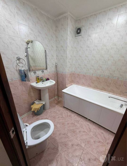 Сдаётся уютная квартира в самом центрн города Новомосковская