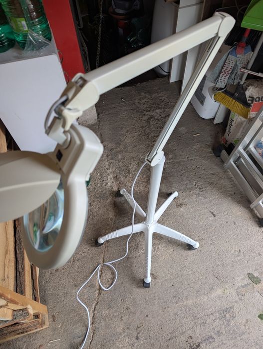 Lampa cosmetica cu lupa si stativ