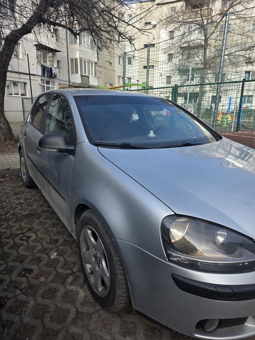 Se vinde GOLF 5 1.9 BLS bluemotion