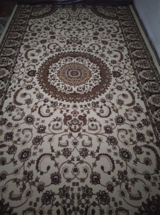 Продам ковёр состояния б .у