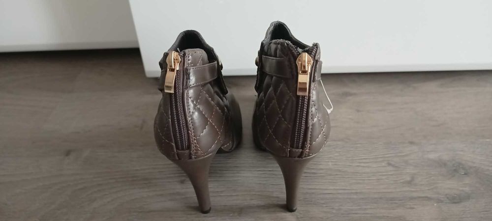 Продавам дамски кожени елегантни обувки