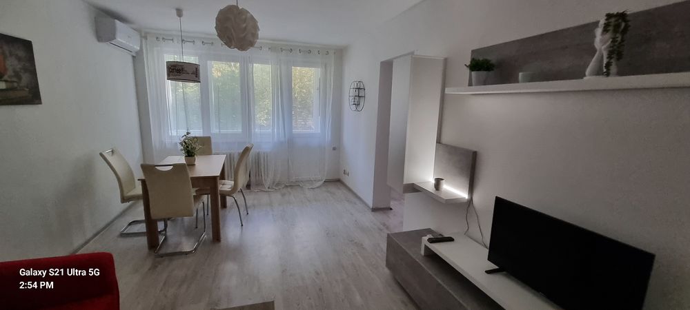 Inchiriere apartament 3 camere 7 noiembrie.For rent 2 bedrooms,1 living room,2 bathrooms apartment near UMFST