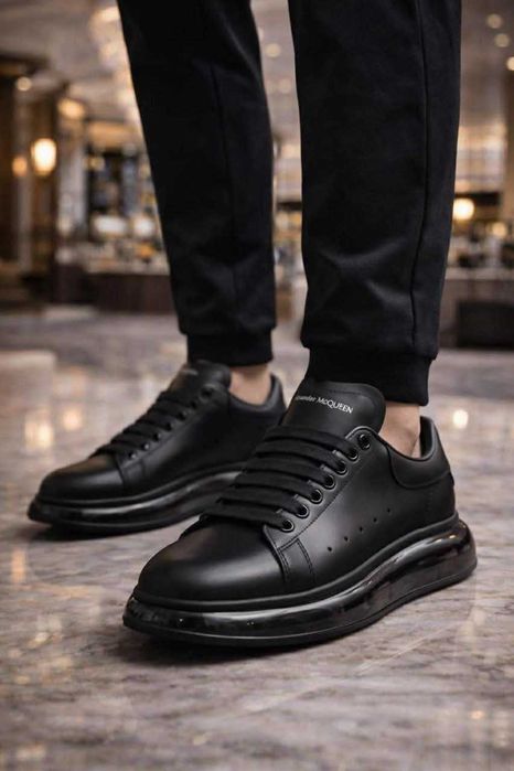 Alexander Mcqueen – Negru cu talpa din perna de aer