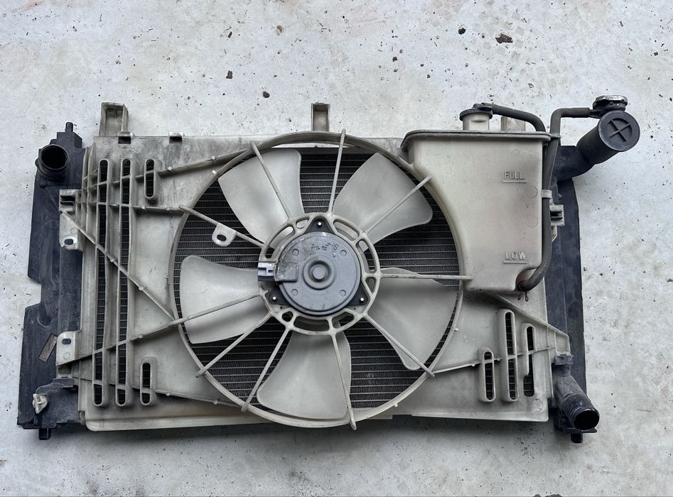 Воден радиатор и перки Тойота Авенсис Т25