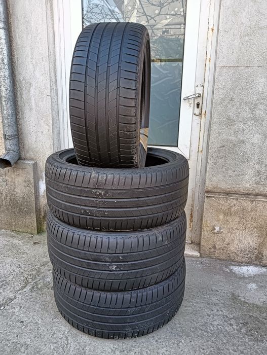 Set anvelope Bridgestone 245 40 R19