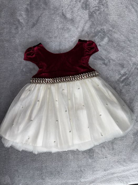 Официална рокля за момиче 12м.