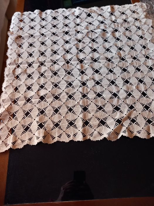 Ръчно плетено каре за маса